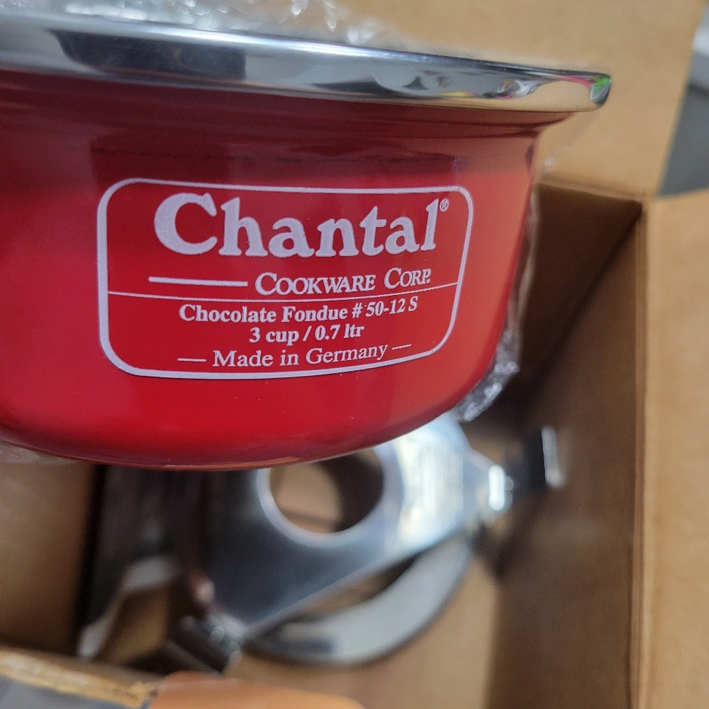 Chantal Fondue Pot Set Fun Fondue The Everyday Fondue Set 3 Cups Red  NEW